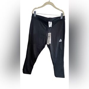 Peak Black 3/4 length Athletic Leggings size M New with tags